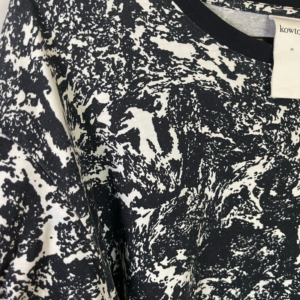 Kowtow size Medium Women’s Drop Shoulder Origami Tee in Folio Print - Picture 6 of 9